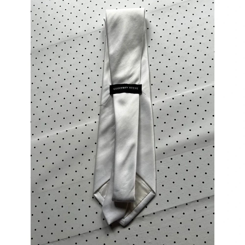 Geoffrey Beene Mens Solid White Satin Formal Wedding Necktie Polyester Classic